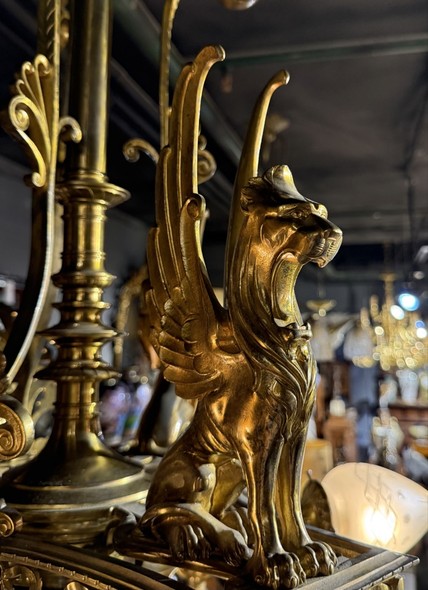 Антикварная люстра «Львы-горгульи»