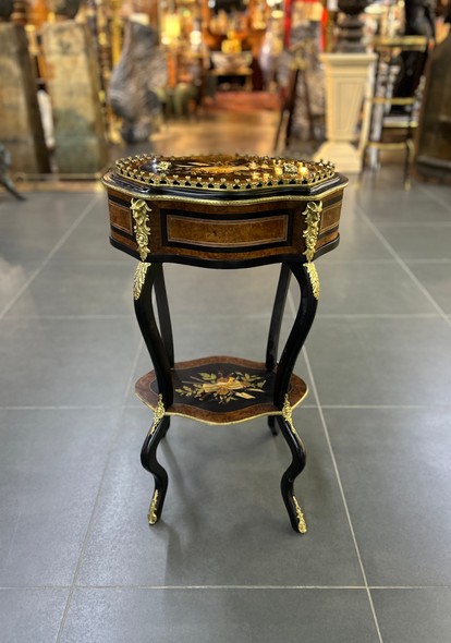 Antique jardinière
Napoleon III