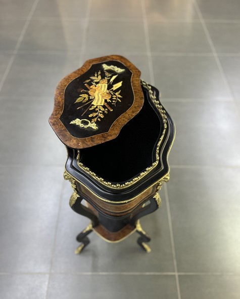 Antique jardinière
Napoleon III