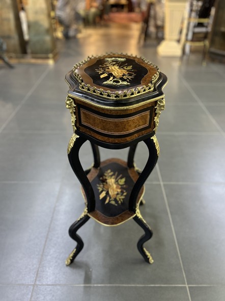 Antique jardinière
Napoleon III