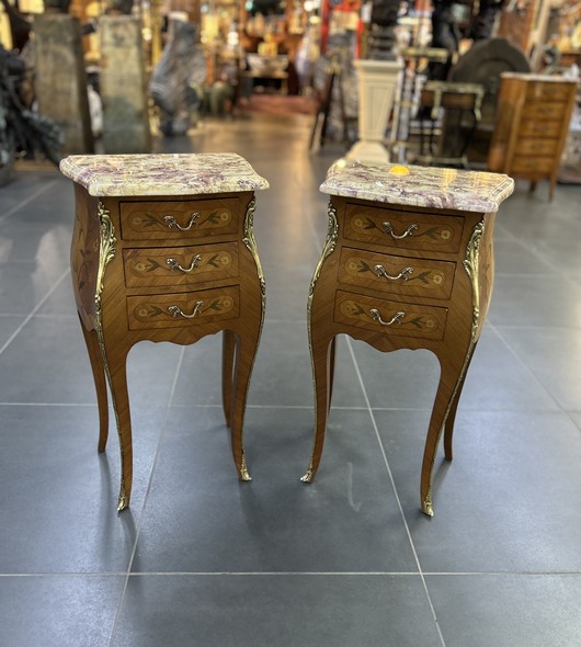 Антикварные парные тумбочки