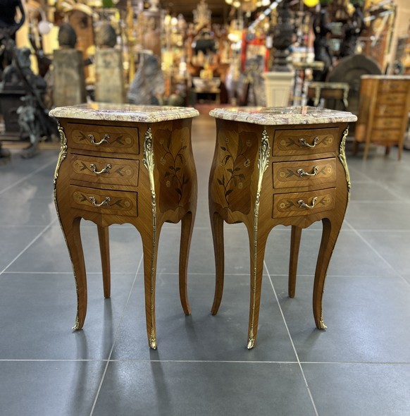 Антикварные парные тумбочки