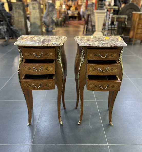 Антикварные парные тумбочки