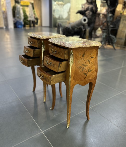 Антикварные парные тумбочки