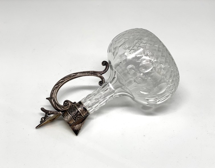 Антикварный кувшин