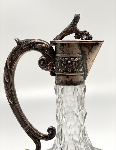 Антикварный кувшин