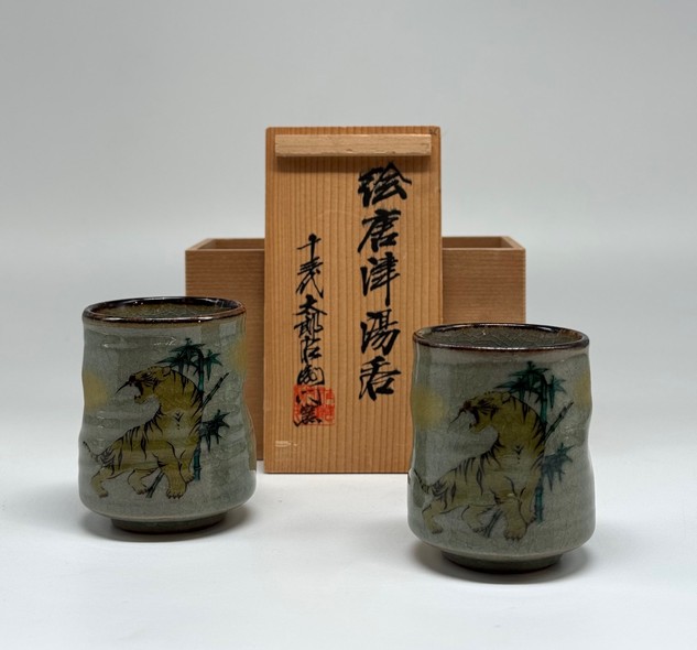 Paired bowls of fu-yunomi