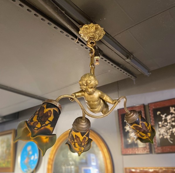 Antique chandelier “Putti”