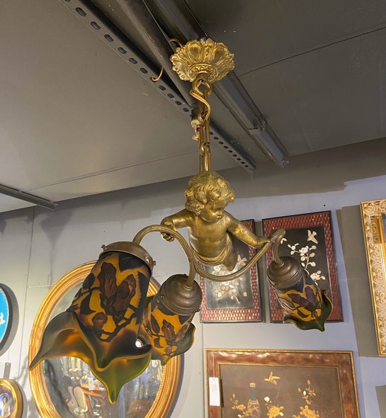 Antique chandelier “Putti”