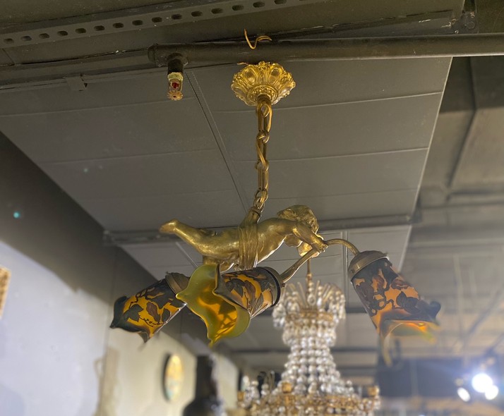 Antique chandelier “Putti”