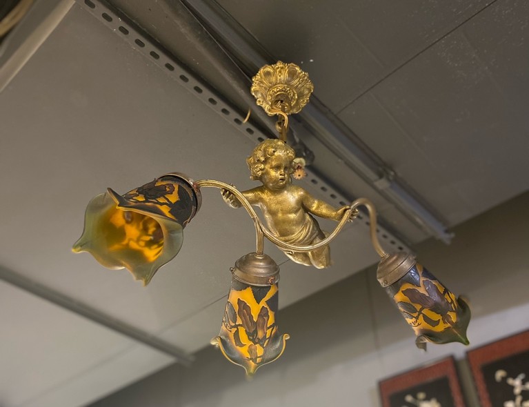 Antique chandelier “Putti”