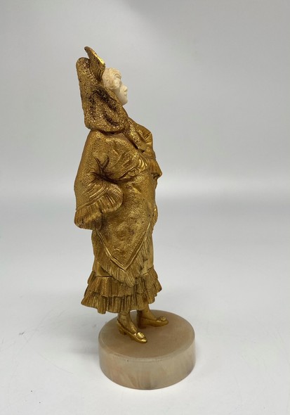 Antique sculpture "Girl in gold"