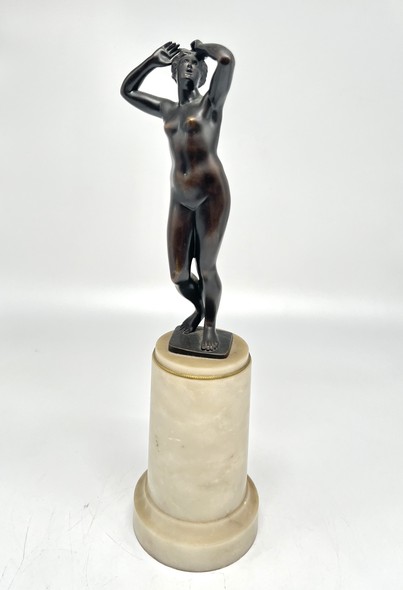 Antique sculpture "Niobe"