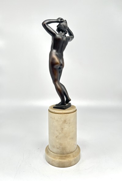 Antique sculpture "Niobe"