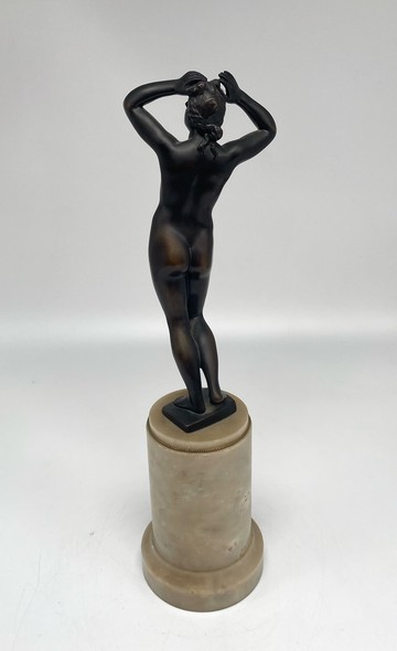 Antique sculpture "Niobe"