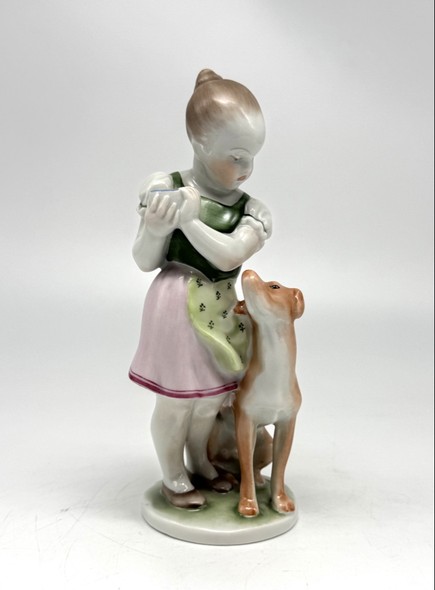Антикварная статуэтка 
«Девочка с собачкой»