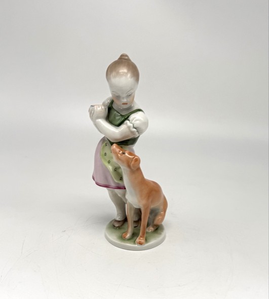 Антикварная статуэтка 
«Девочка с собачкой»