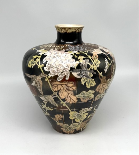 Антикварная ваза «Хризантемы»