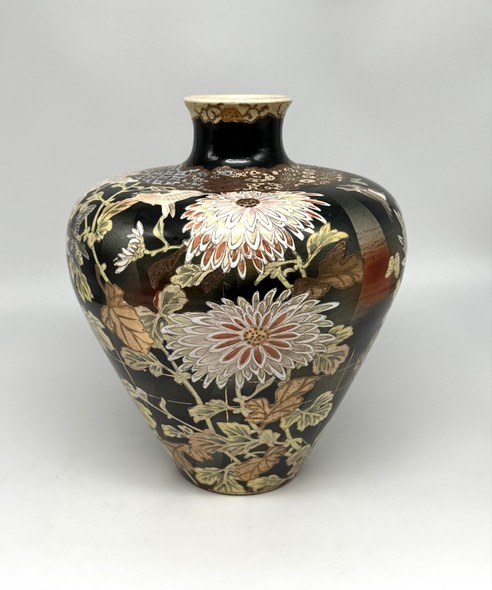 Антикварная ваза «Хризантемы»