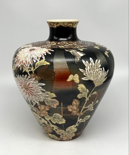 Антикварная ваза «Хризантемы»