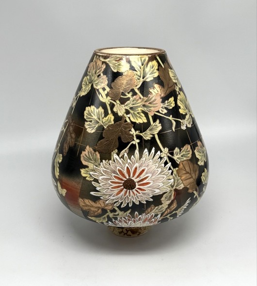 Антикварная ваза «Хризантемы»