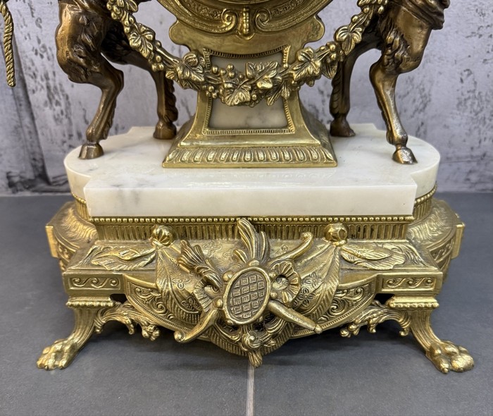 Антикварные часы с канделябрами,
Наполеон III