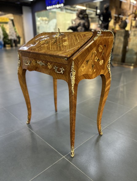 Антикварный стол-
бюро Луи XV, Франция