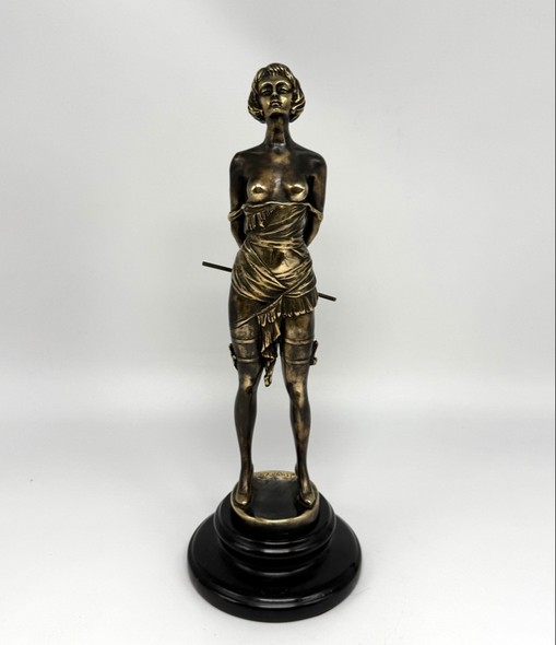 Бронзовая скульптура «Дрессировщица»