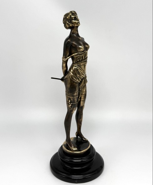 Бронзовая скульптура «Дрессировщица»