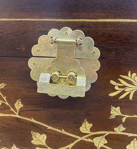 Сундук в восточном стиле