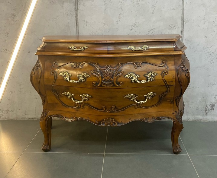 Vintage
Louis XIV chest of drawers