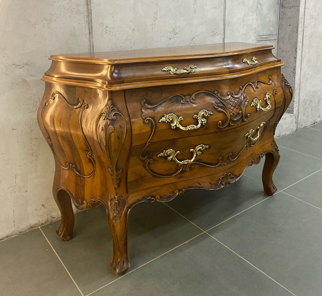 Vintage
Louis XIV chest of drawers