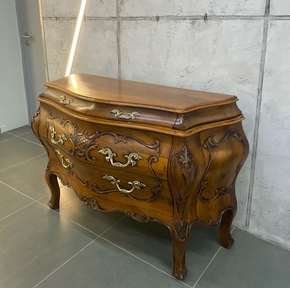 Vintage
Louis XIV chest of drawers