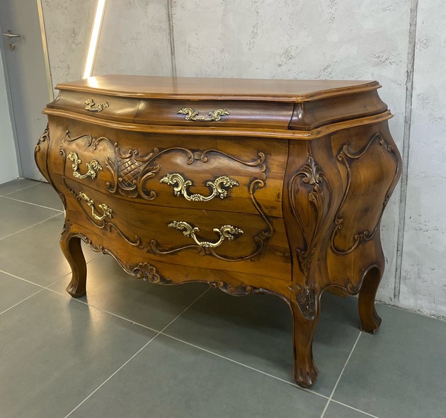 Vintage
Louis XIV chest of drawers