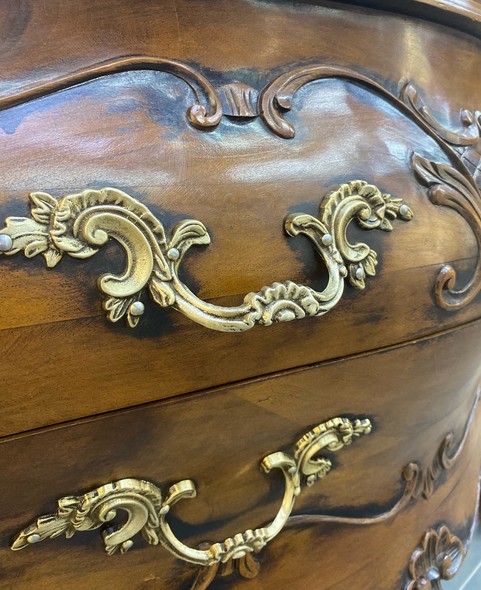 Vintage
Louis XIV chest of drawers