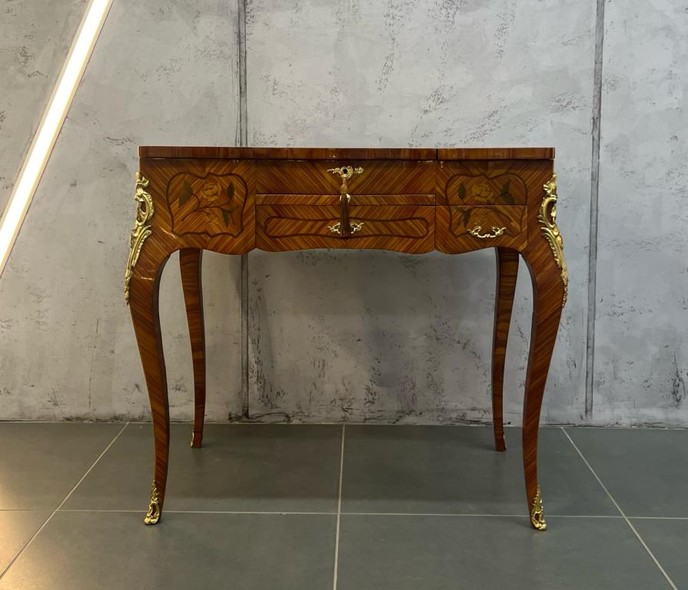 Antique dressing table