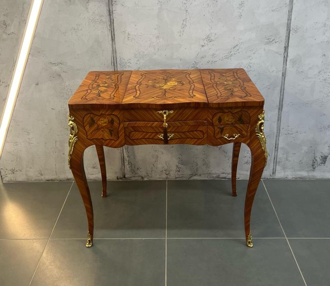 Antique dressing table