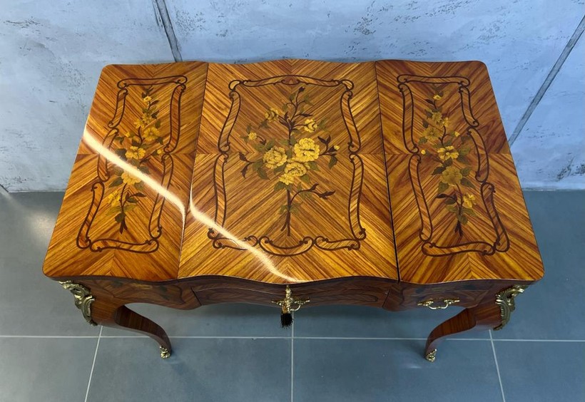 Antique dressing table