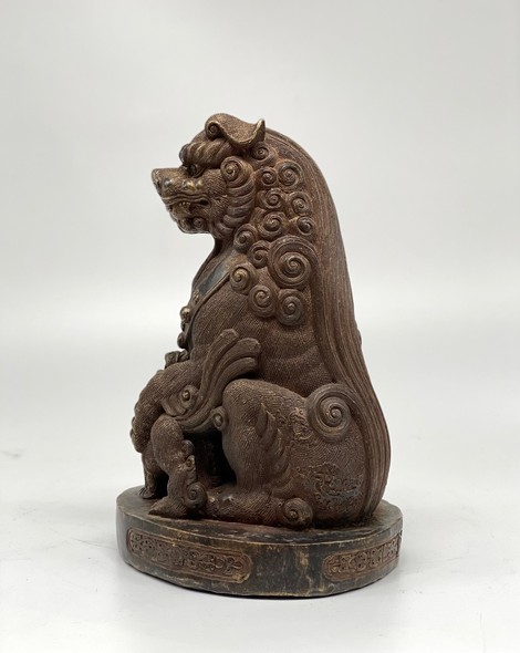 Antique paired sculpture "Dogs Fo"