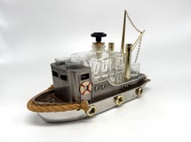 Vintage set with a ship-shaped damask Vintage set with a ship-shaped damask