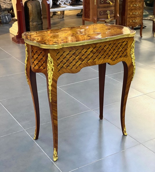 Antique Ladies Table
Louis XVI