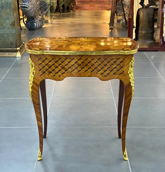 Antique Ladies Table
Louis XVI