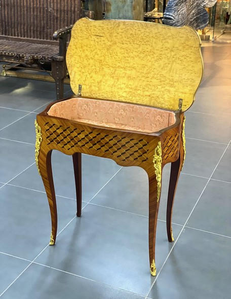 Antique Ladies Table
Louis XVI