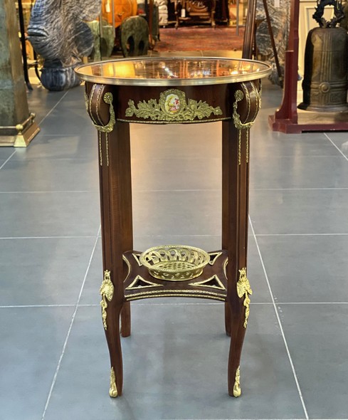 Antique table
Louis XVI