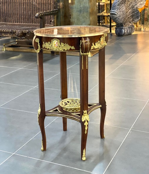 Antique table
Louis XVI