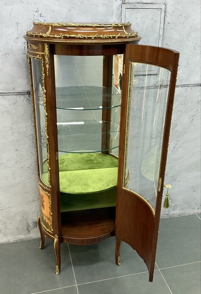 Antique display case
Louis XVI