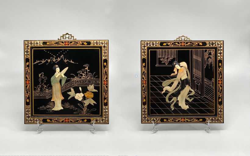 Antique pair of panels