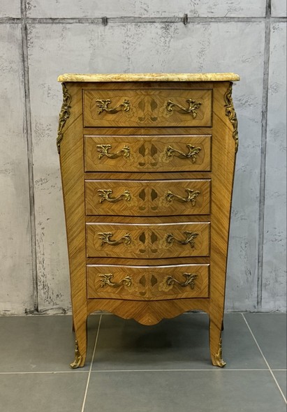 Antique chest of drawers
Louis XIV