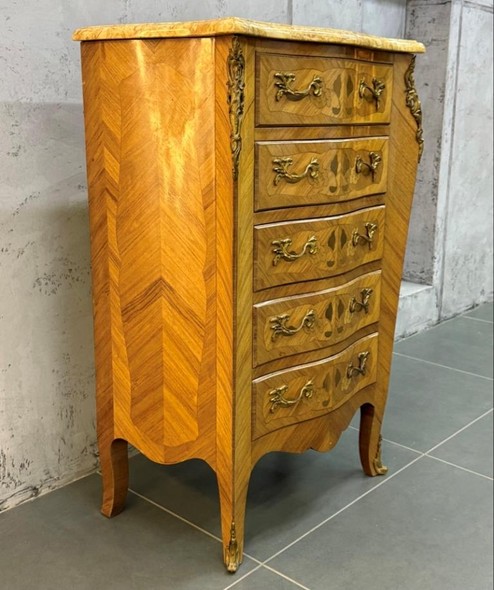 Antique chest of drawers
Louis XIV