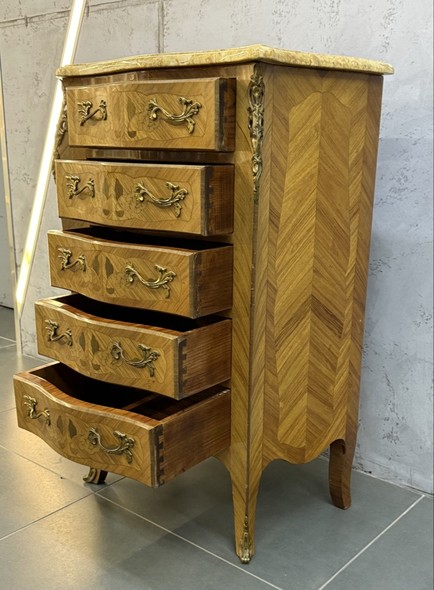 Antique chest of drawers
Louis XIV